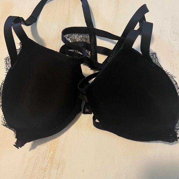 Victoria’s Secret 32C Black Lace Strappy Side Front Closure Push Up Bra - Picture 4 of 5